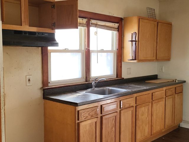 33 Lansing Pl, Springfield, MA 01108