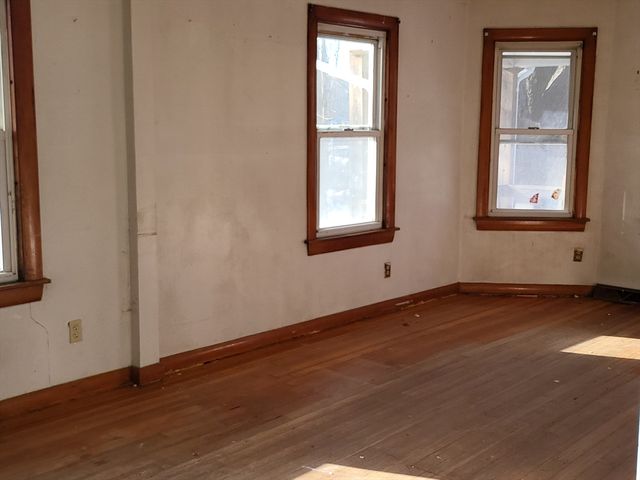 33 Lansing Pl, Springfield, MA 01108