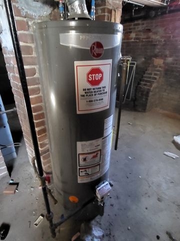 33 Lansing Pl, Springfield, MA 01108