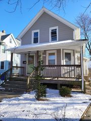 33 Lansing Pl, Springfield, MA 01108
