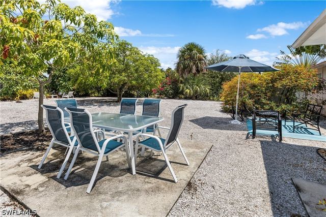 2191 Thomasson DR, Naples, FL 34112