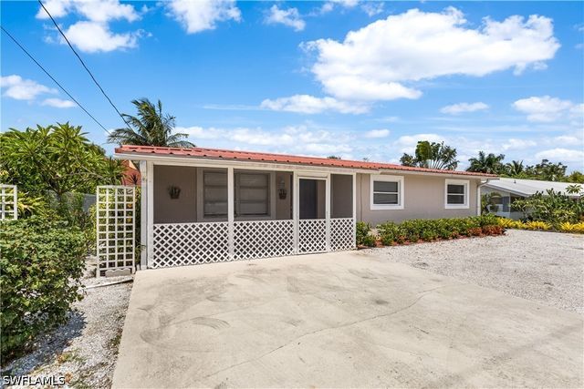 2191 Thomasson DR, Naples, FL 34112