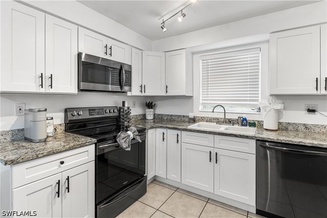 2191 Thomasson DR, Naples, FL 34112