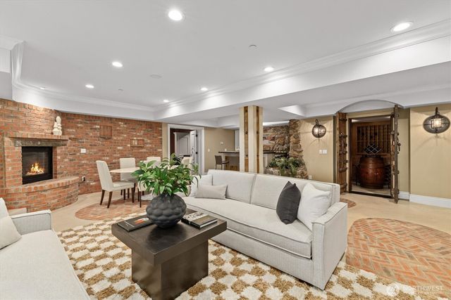 6434 E Mercer Way, Mercer Island, WA 98040