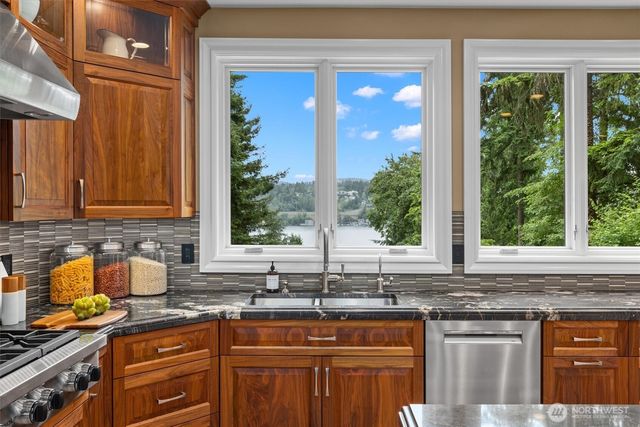 6434 E Mercer Way, Mercer Island, WA 98040
