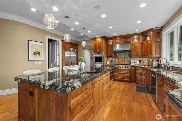 6434 E Mercer Way, Mercer Island, WA 98040