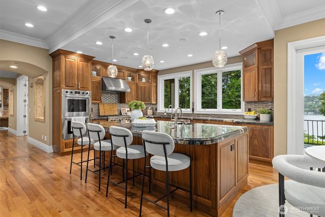 6434 E Mercer Way, Mercer Island, WA 98040