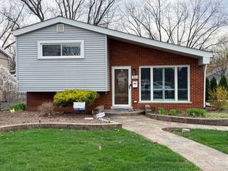 563 Coolidge Avenue, Glen Ellyn, IL 60137
