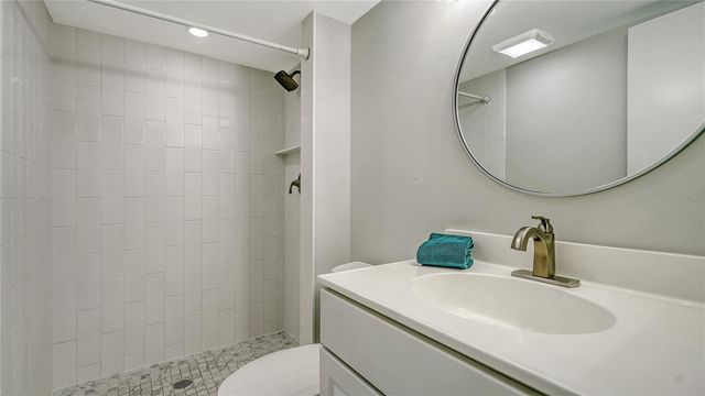 2448 CLUBHOUSE DRIVE 201, Sarasota, FL 34232