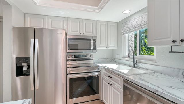 2448 CLUBHOUSE DRIVE 201, Sarasota, FL 34232