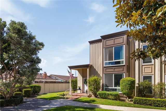 9692 Brookhaven, Huntington Beach, CA 92646