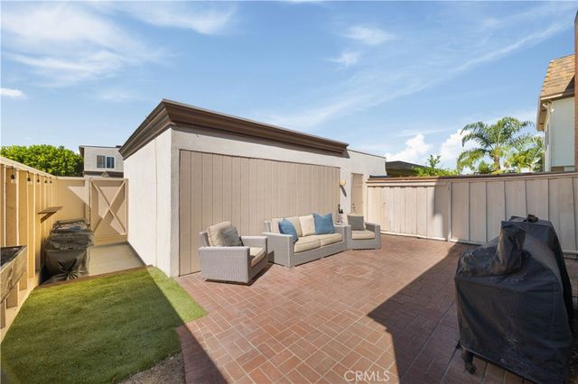 9692 Brookhaven, Huntington Beach, CA 92646