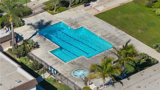 9692 Brookhaven, Huntington Beach, CA 92646