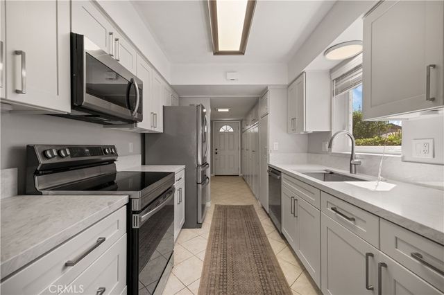 9692 Brookhaven, Huntington Beach, CA 92646
