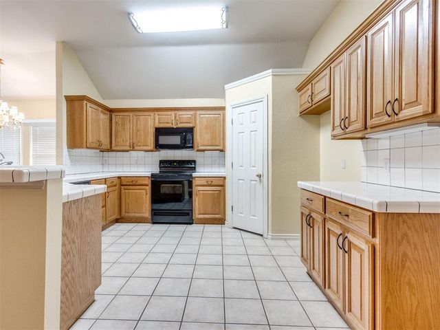 13220 Signature Circle, Oklahoma City, OK 73142