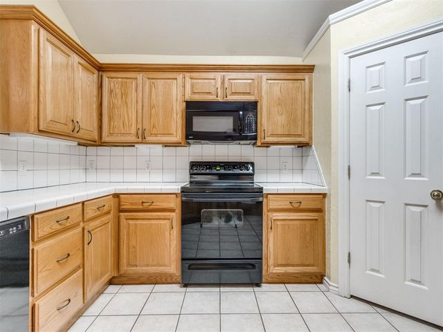 13220 Signature Circle, Oklahoma City, OK 73142