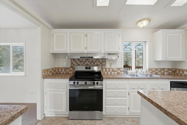 8710 NW Parkey Drive, Terrebonne, OR 97760