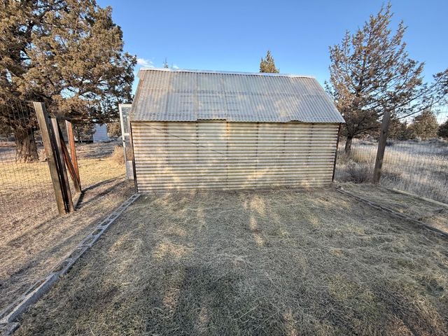 8710 NW Parkey Drive, Terrebonne, OR 97760