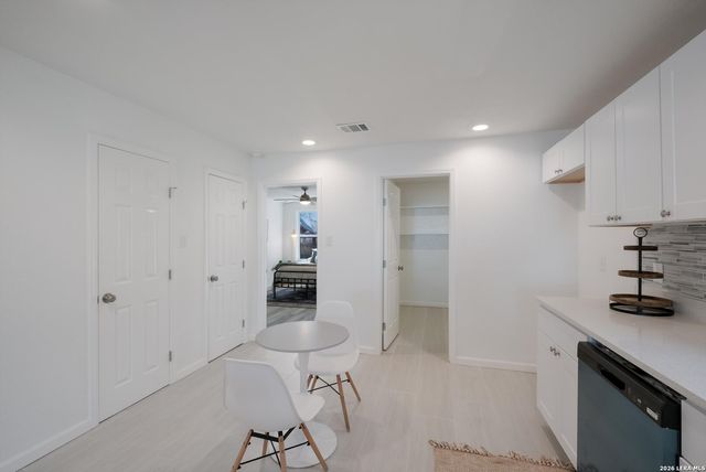 1422 Paso Hondo St, San Antonio, TX 78202