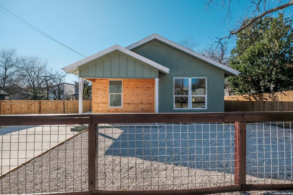 1422 Paso Hondo St, San Antonio, TX 78202