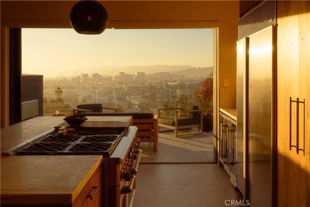 1821 Edgecliffe Drive, Los Angeles, CA 90026