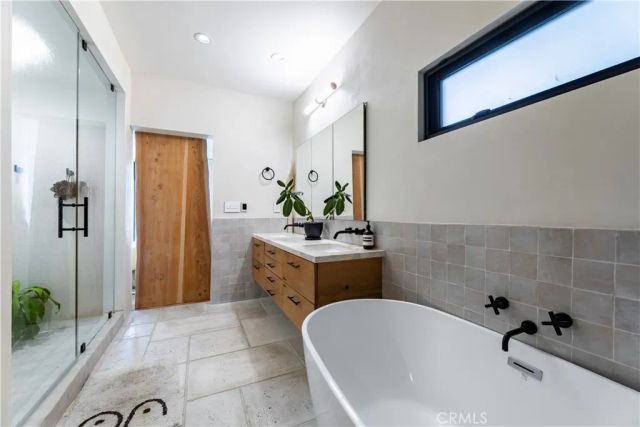 1821 Edgecliffe Drive, Los Angeles, CA 90026