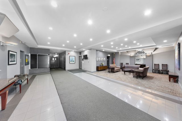 6157 N Sheridan Road 19G, Chicago, IL 60660