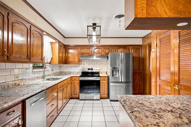 110 CLUBHILL DR, San Antonio, TX 78228