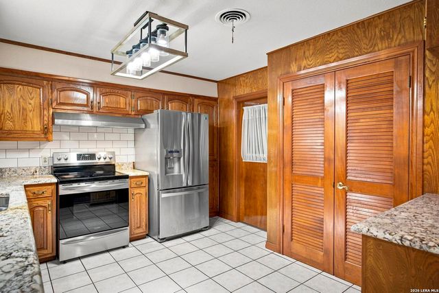 110 CLUBHILL DR, San Antonio, TX 78228