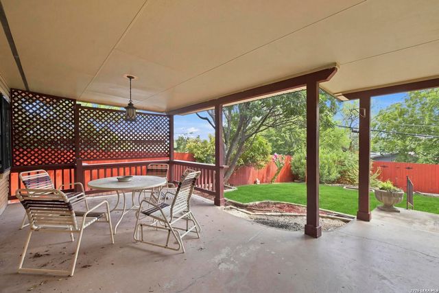110 CLUBHILL DR, San Antonio, TX 78228