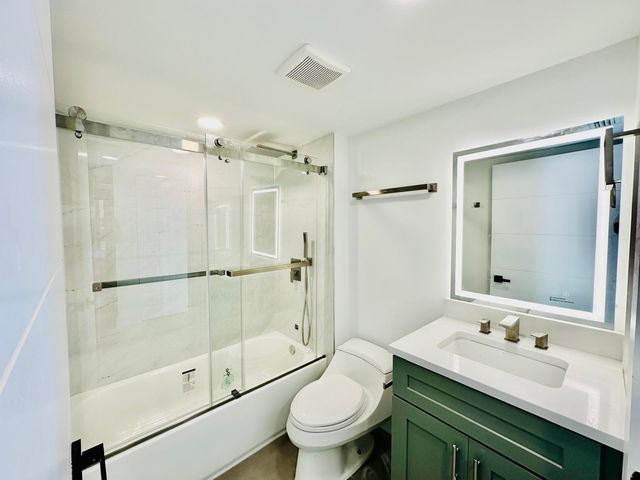 5900 Camino Del Sol 306, Boca Raton, FL 33433