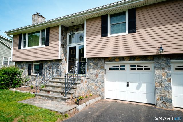 40 Orchard Street, Avon, CT 06001