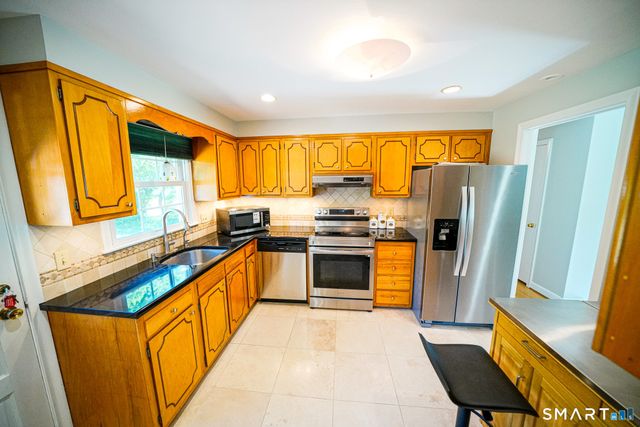 40 Orchard Street, Avon, CT 06001