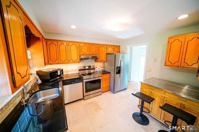 40 Orchard Street, Avon, CT 06001