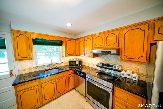 40 Orchard Street, Avon, CT 06001