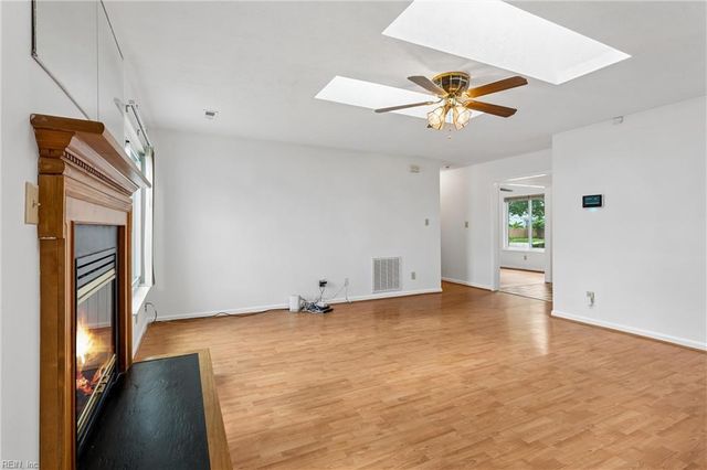 106 Holloway DR, Hampton, VA 23666