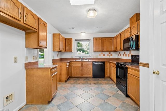 106 Holloway DR, Hampton, VA 23666