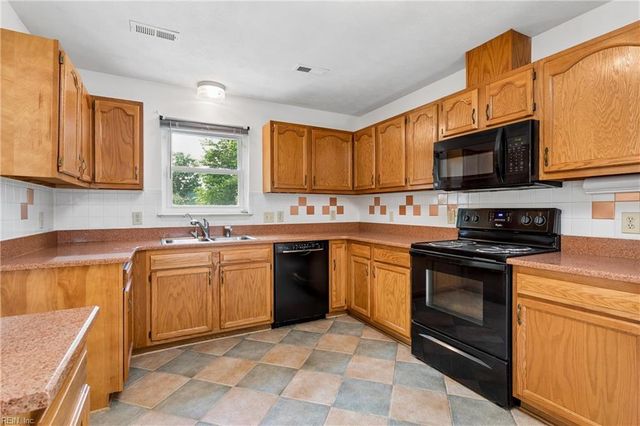 106 Holloway DR, Hampton, VA 23666