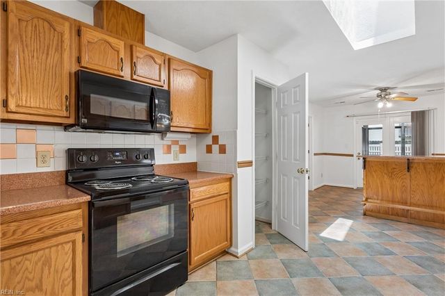 106 Holloway DR, Hampton, VA 23666