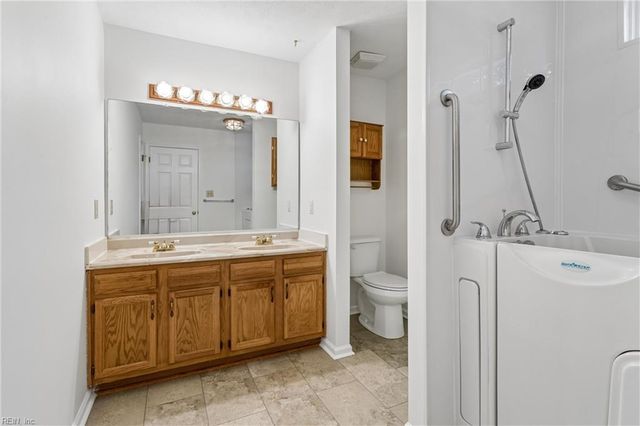 106 Holloway DR, Hampton, VA 23666