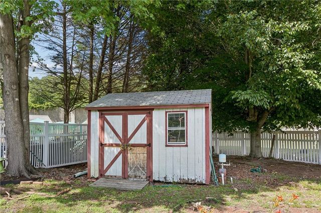 106 Holloway DR, Hampton, VA 23666