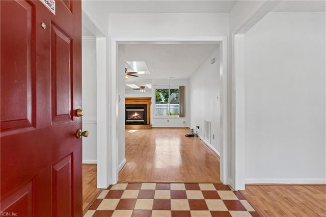 106 Holloway DR, Hampton, VA 23666