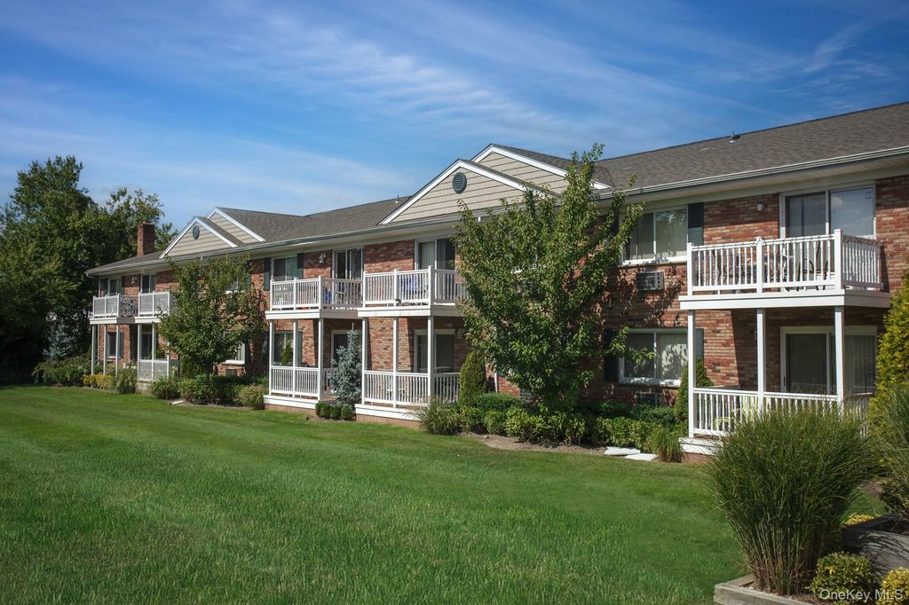 20 W Shore Road J, Oakdale, NY 11769
