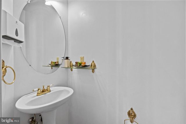 9046 TARPLEYS CIR, Baltimore, MD 21237