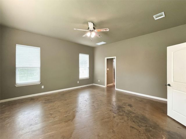 292 Cardinal DR, Paige, TX 78659