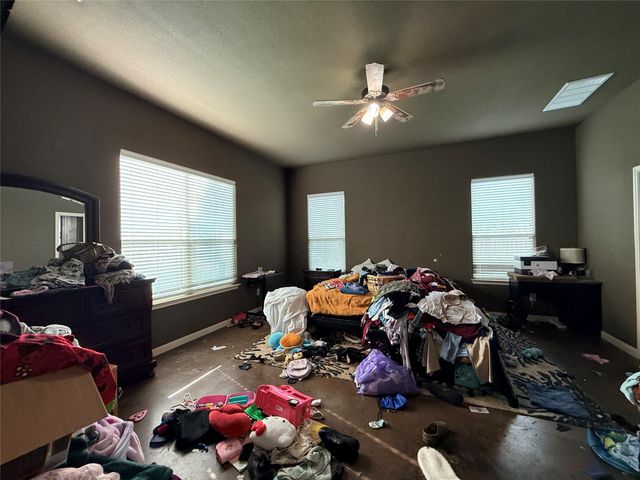 292 Cardinal DR, Paige, TX 78659