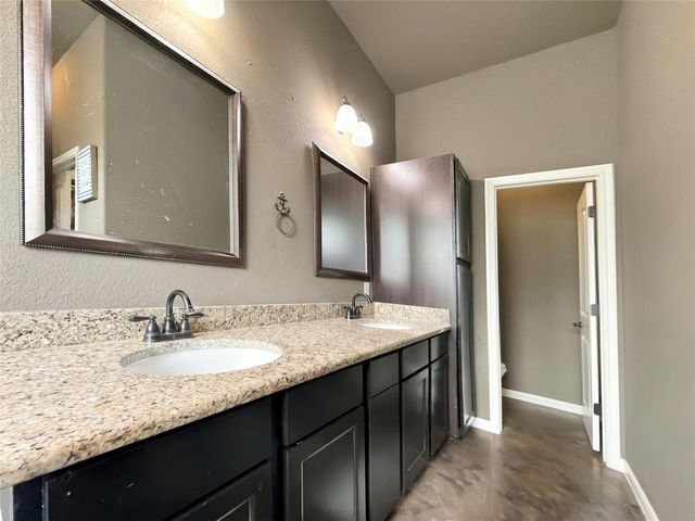 292 Cardinal DR, Paige, TX 78659