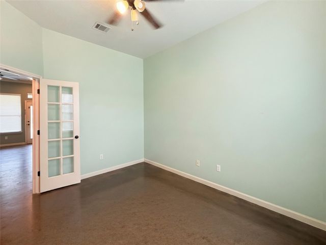 292 Cardinal DR, Paige, TX 78659