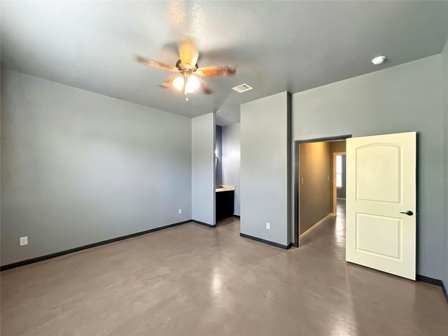 292 Cardinal DR, Paige, TX 78659