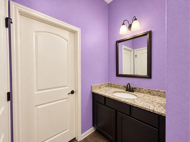 292 Cardinal DR, Paige, TX 78659
